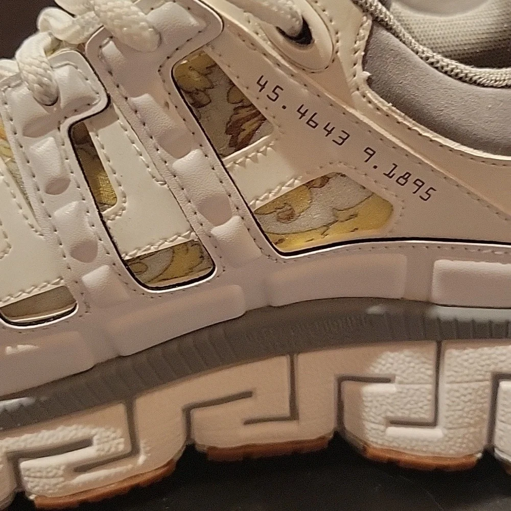 BRAND NEW Versace Trigreca Sneakers WOMEN 39 9 WITH BOX - Picture 11 of 14